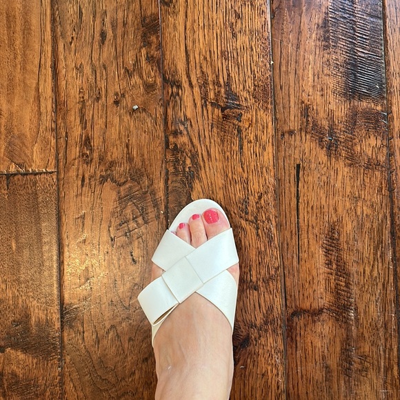 Aerosoles white bow sandals - Picture 5 of 11